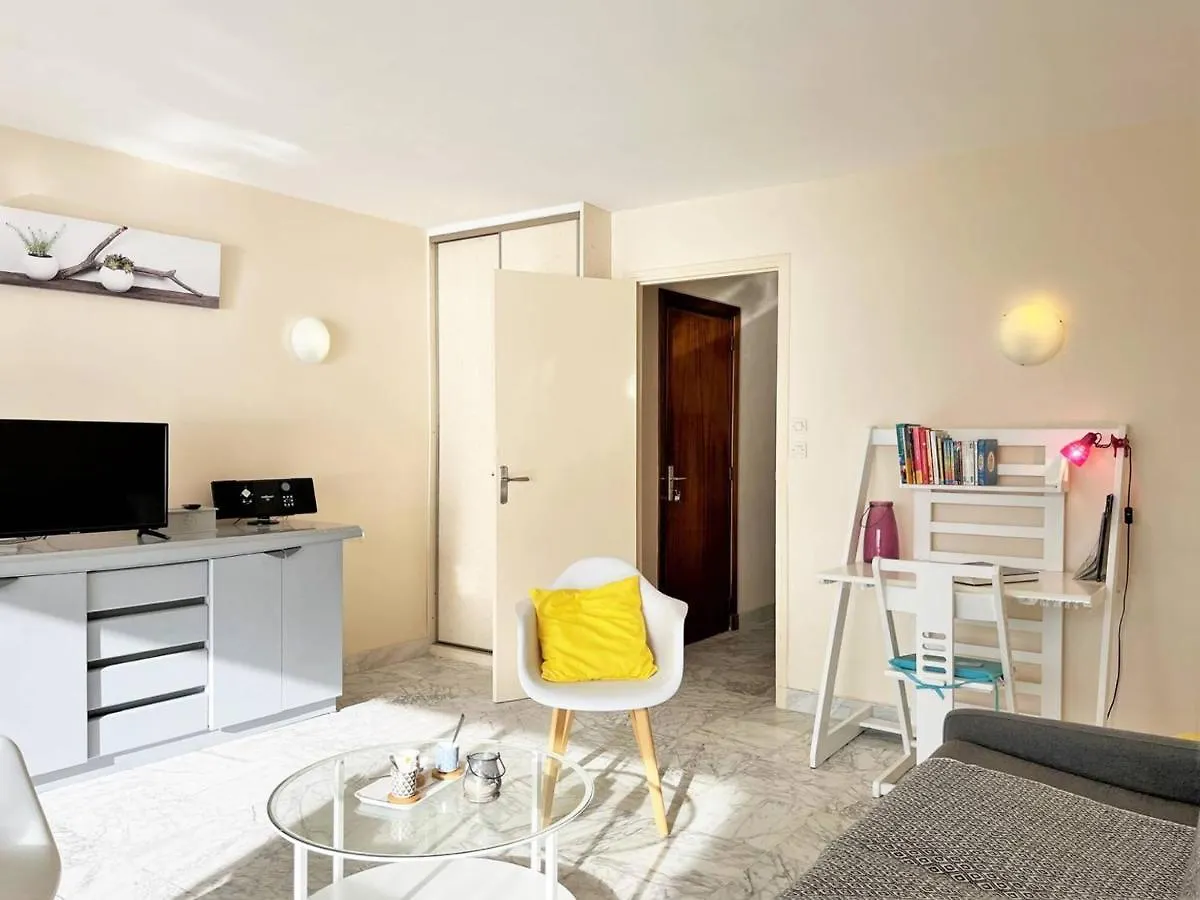 Apartment Appartement En Bord De Mer 2 Pieces - 5 Couchages - Le Lavandou - Fr-1-251-430 France