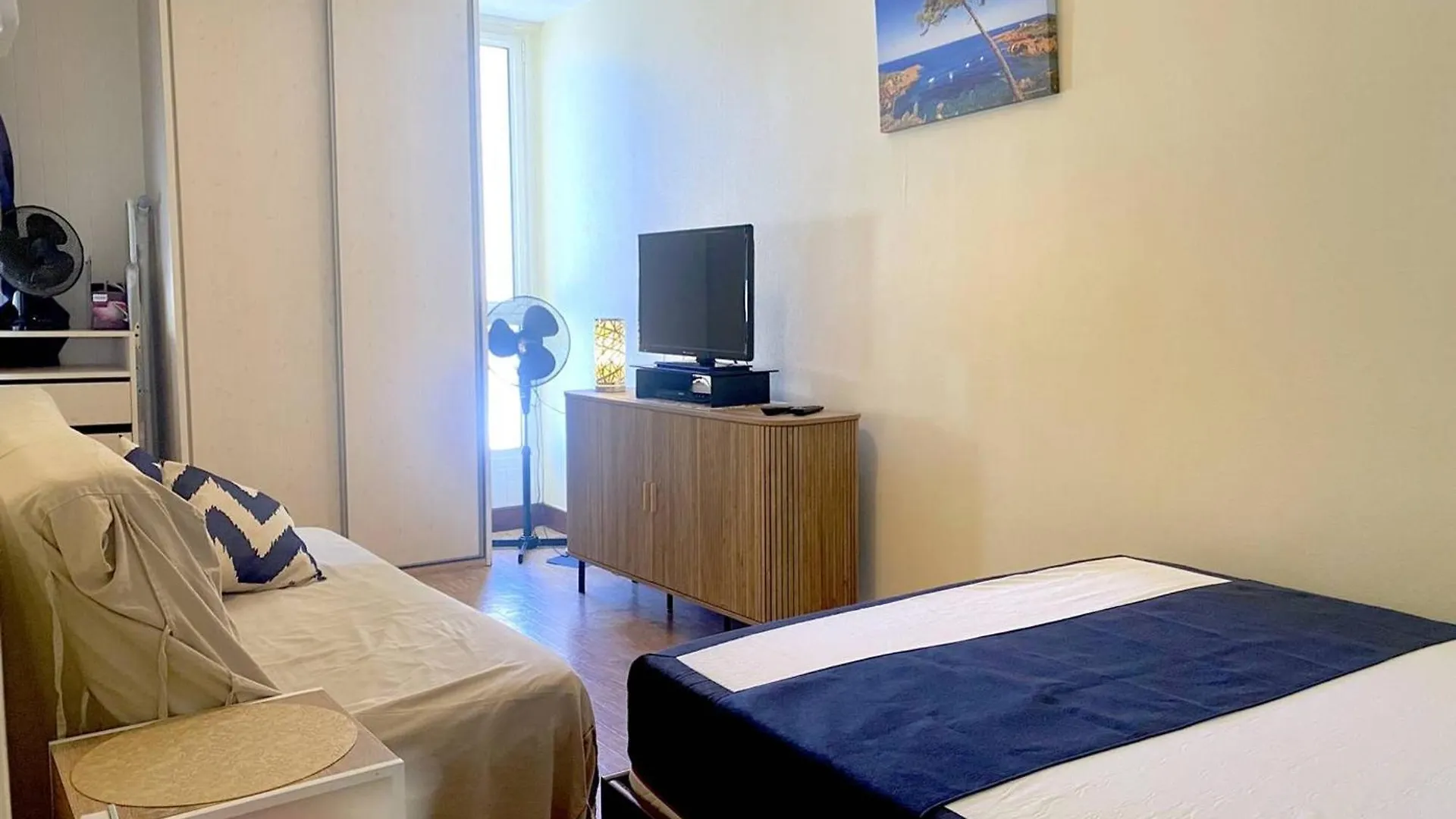 Appartement En Bord De Mer 2 Pieces - 5 Couchages - Le Lavandou - Fr-1-251-430 0*,